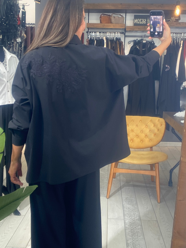 Sylvie Dantel Aksesuarlı Gömlek (siyah)