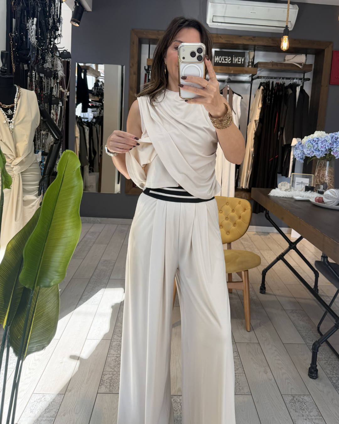 Sorev Omuzdan Drapeli Bluz (bej)