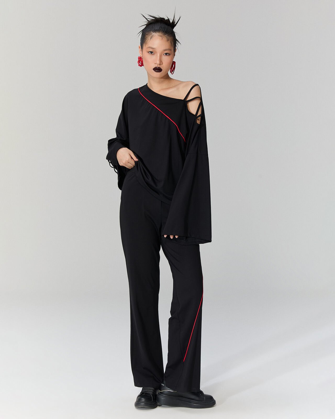 Tine Kırmızı Biyeli Pantolon (siyah)