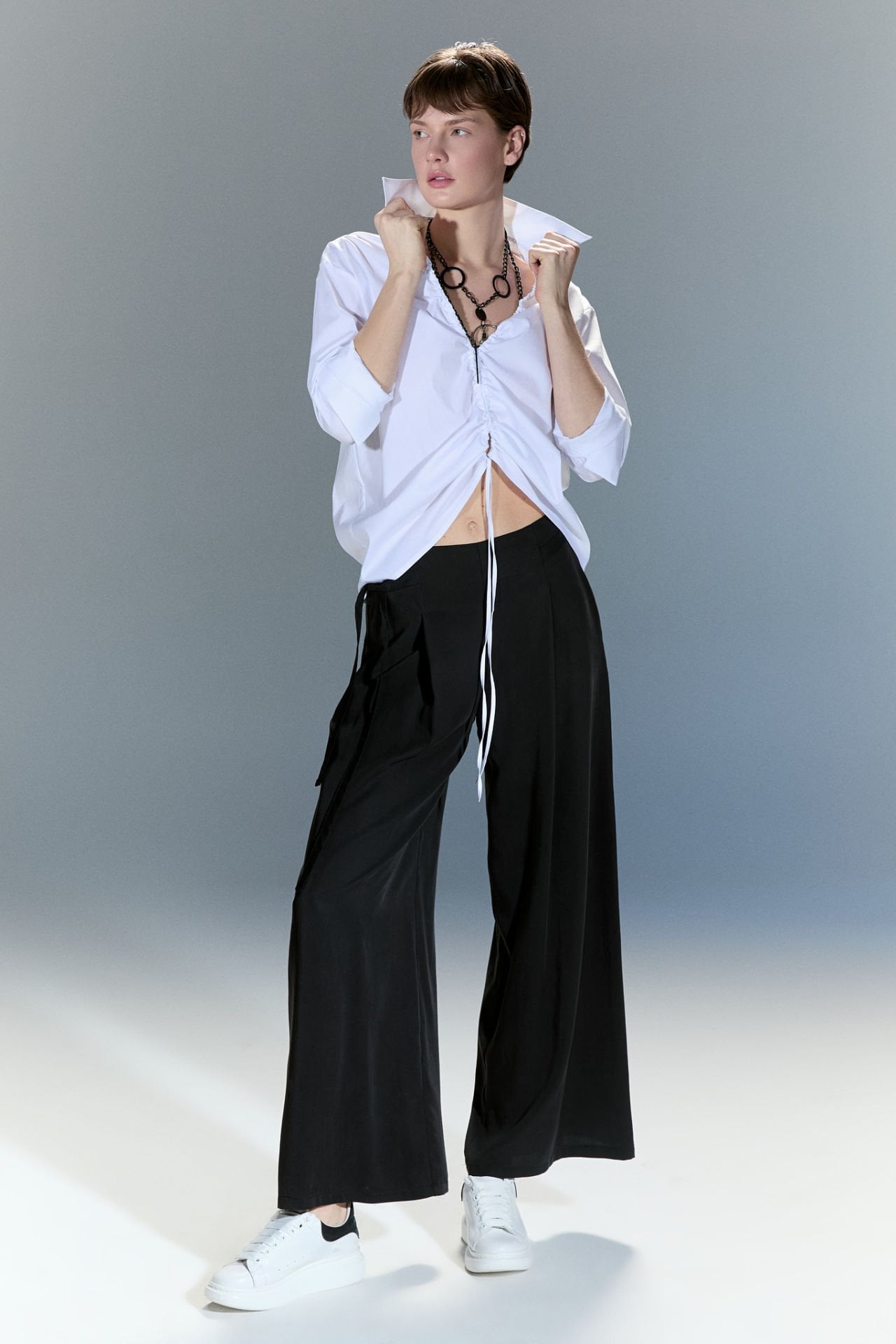 Gigi Önü Büzmeli Gömlek (beyaz)