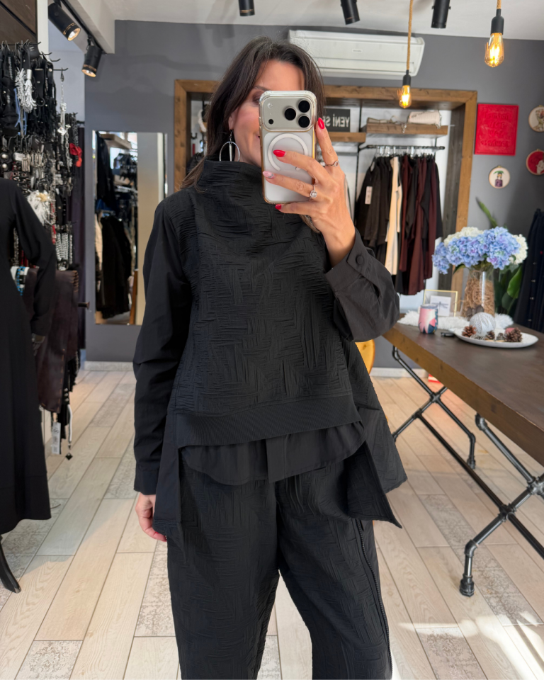 Dik Yaka Jakarlı bluz (siyah)