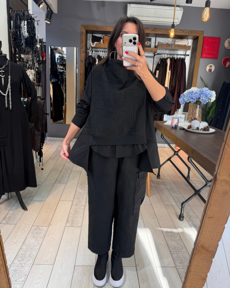 Dik Yaka Jakarlı bluz (siyah)