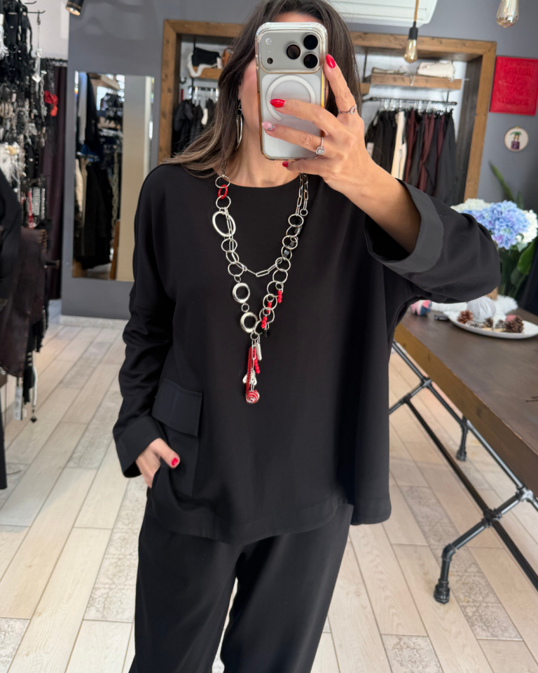 Kırmızılı Metal Kolye