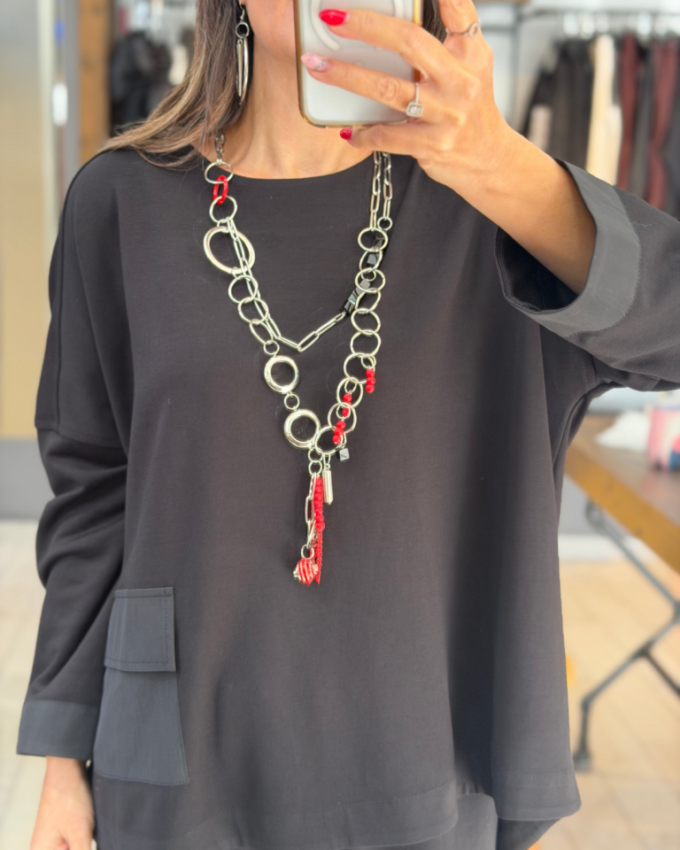 Kırmızılı Metal Kolye