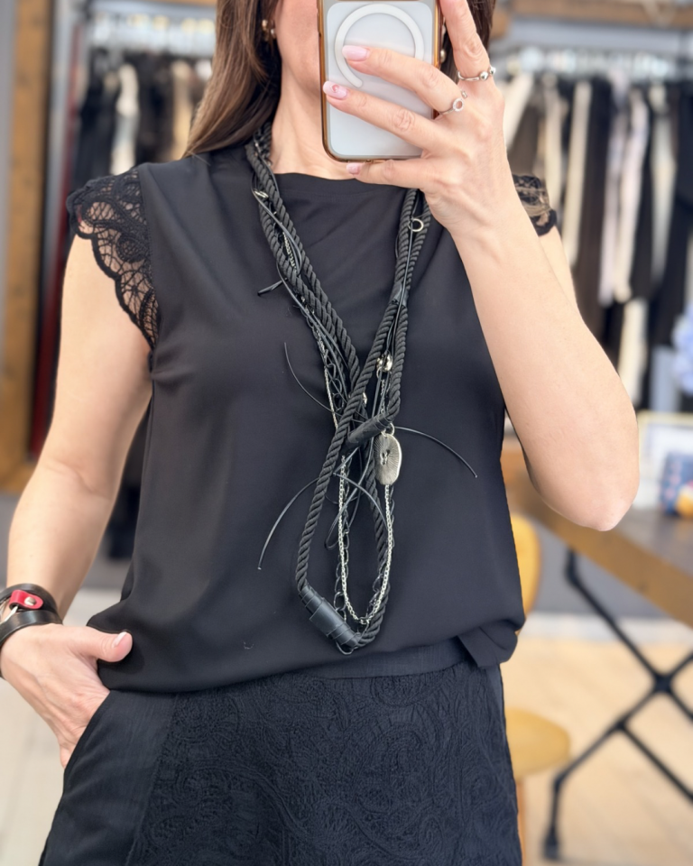 Emma Dantel Detaylı Bluz (Siyah)